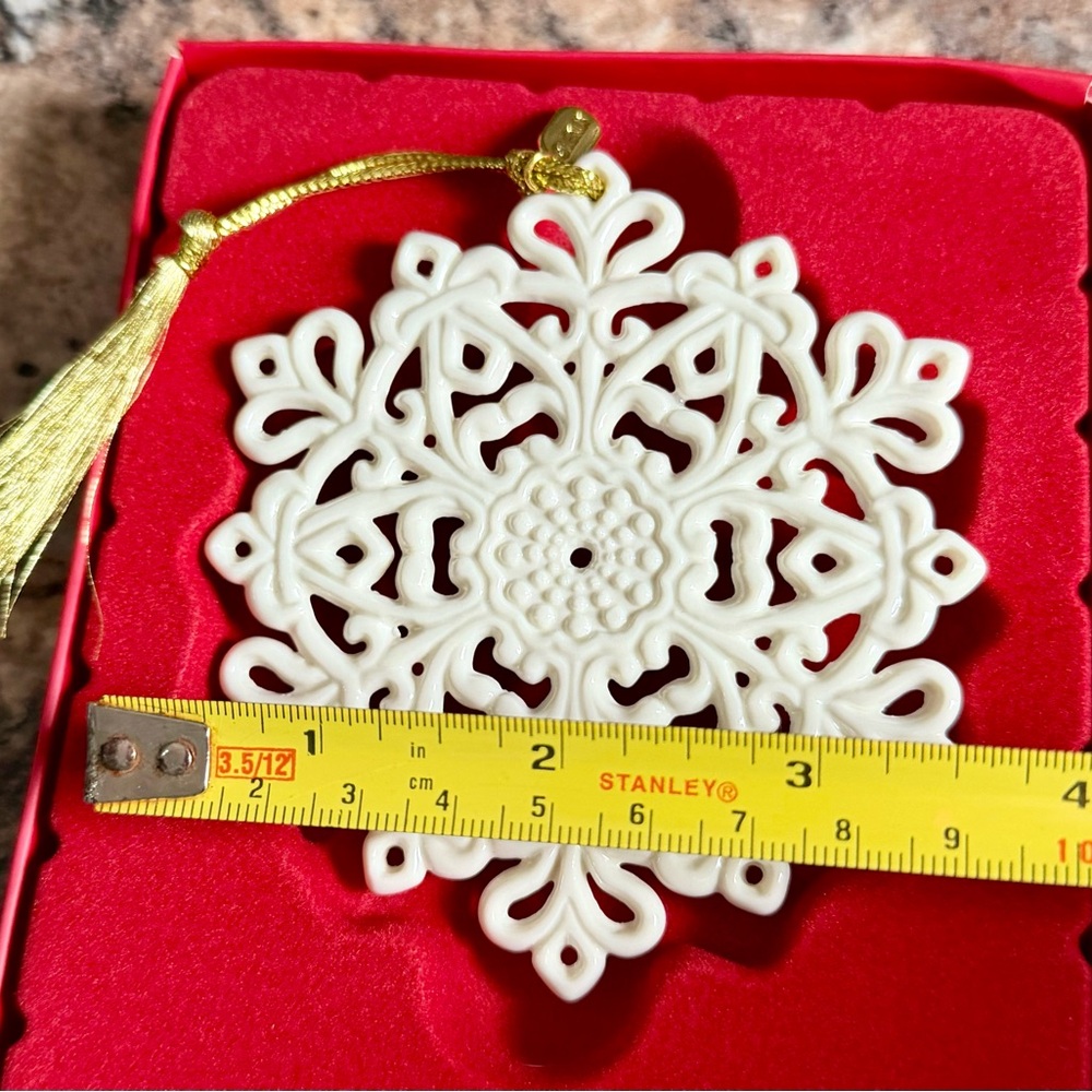 Lenox 2017 Snow Fantasies Snowflake Ornament - Picture 4 of 5